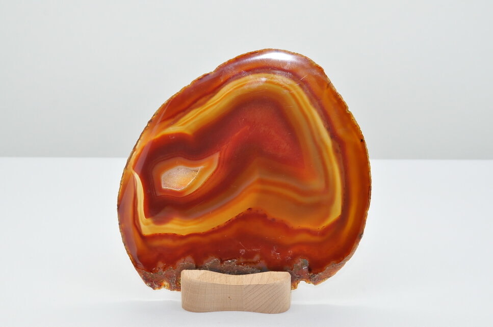 ACHÁT PLAT S DREVENÝM STOJANOM NA ČAJOVÉ SVIEČKY