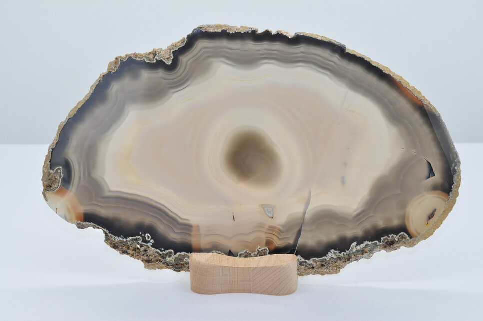 ACHÁTOVÝ PLAT S DREVENÝM STOJANOM NA ČAJOVE SVIEČKY