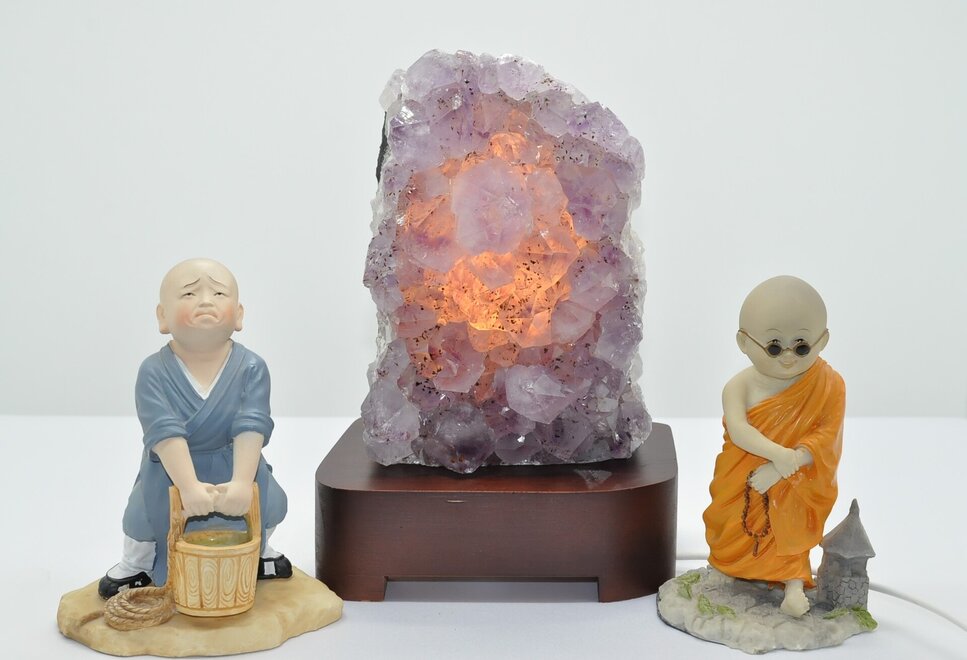 AMETYSTOVÁ ELEKTRICKÁ LAMPA