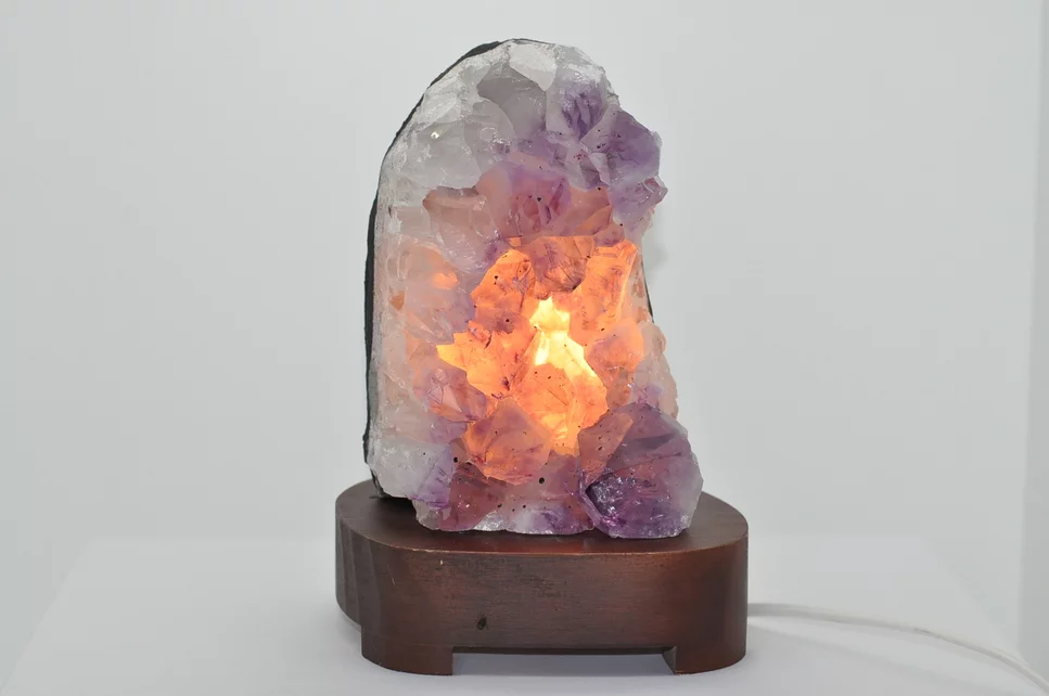 AMETYSTOVÁ ELEKTRICKÁ LAMPA