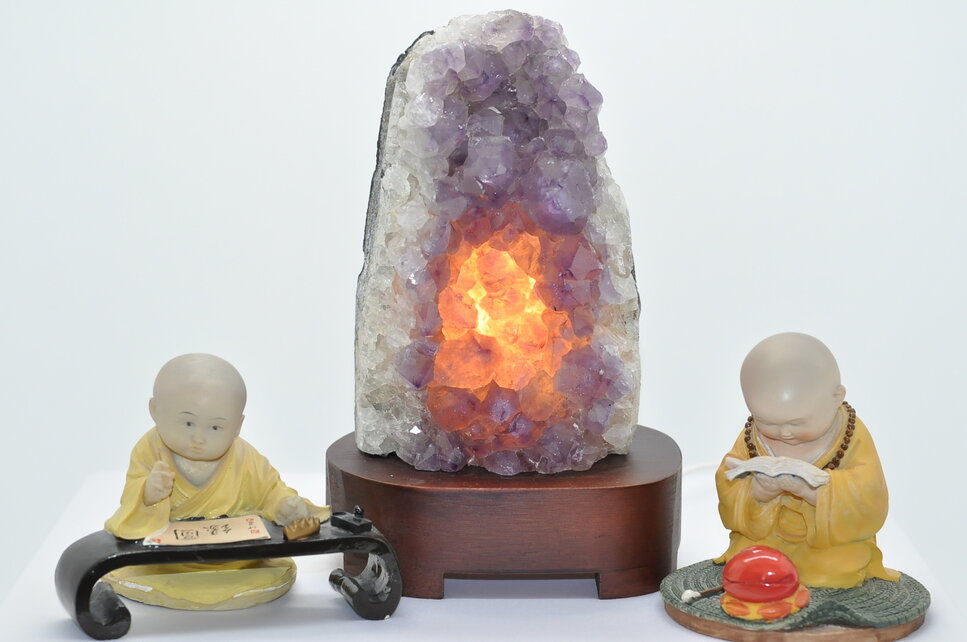 AMETYSTOVÁ ELEKTRICKÁ LAMPA