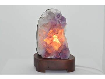 AMETYSTOVÁ ELEKTRICKÁ LAMPA