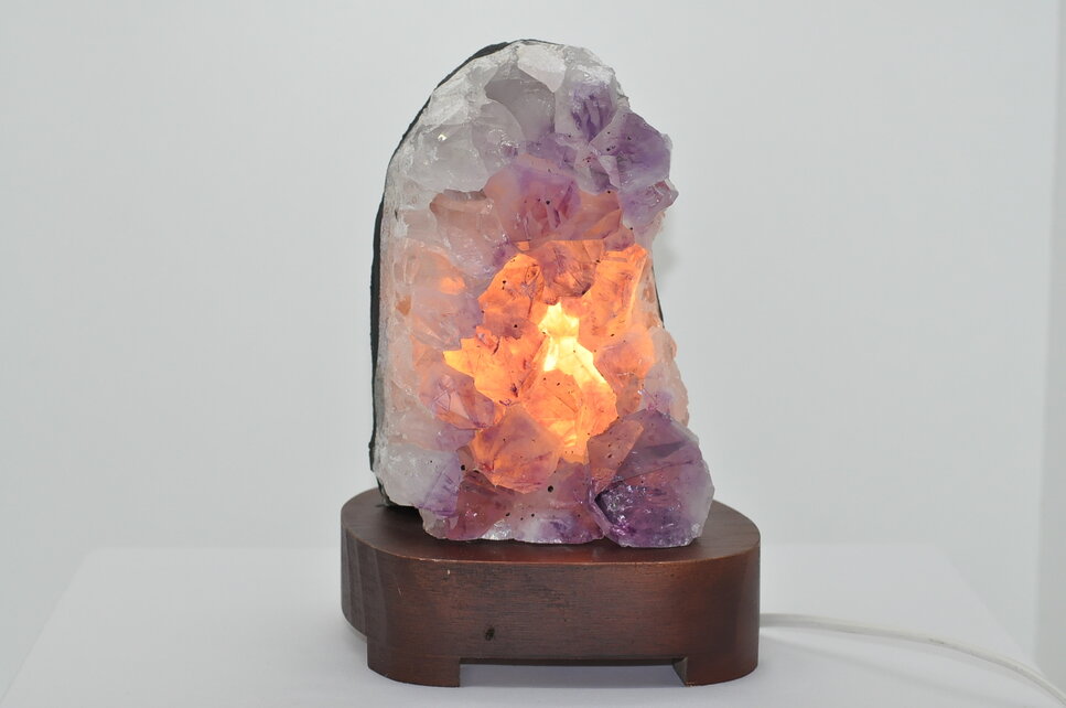 AMETYSTOVÁ ELEKTRICKÁ LAMPA