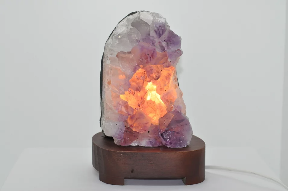 AMETYSTOVÁ ELEKTRICKÁ LAMPA