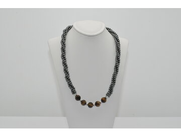 HEMATIT S TIGRÍM OKOM