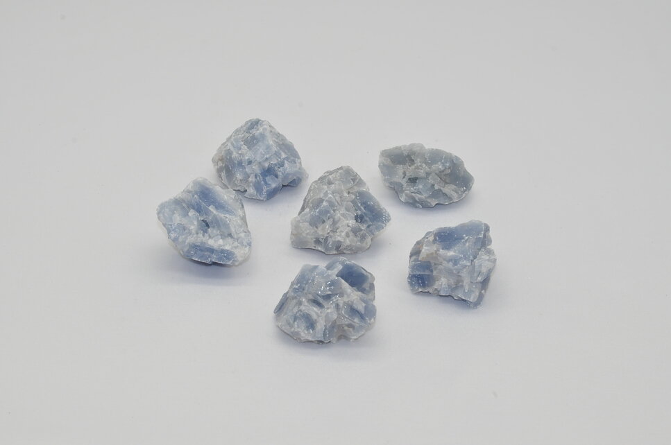 KALCIT MODRÝ PRÍRODNÝ