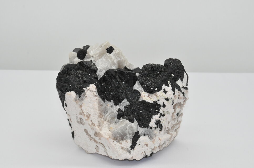 KRIŠTÁĽ S TURMALÍNOM