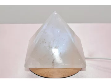 KRIŠTÁĽOVÁ pyramída