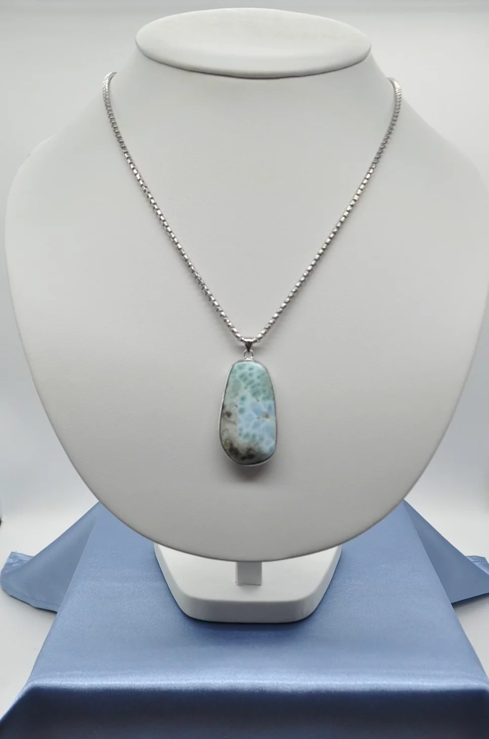 LARIMAR - V STRIEBRE