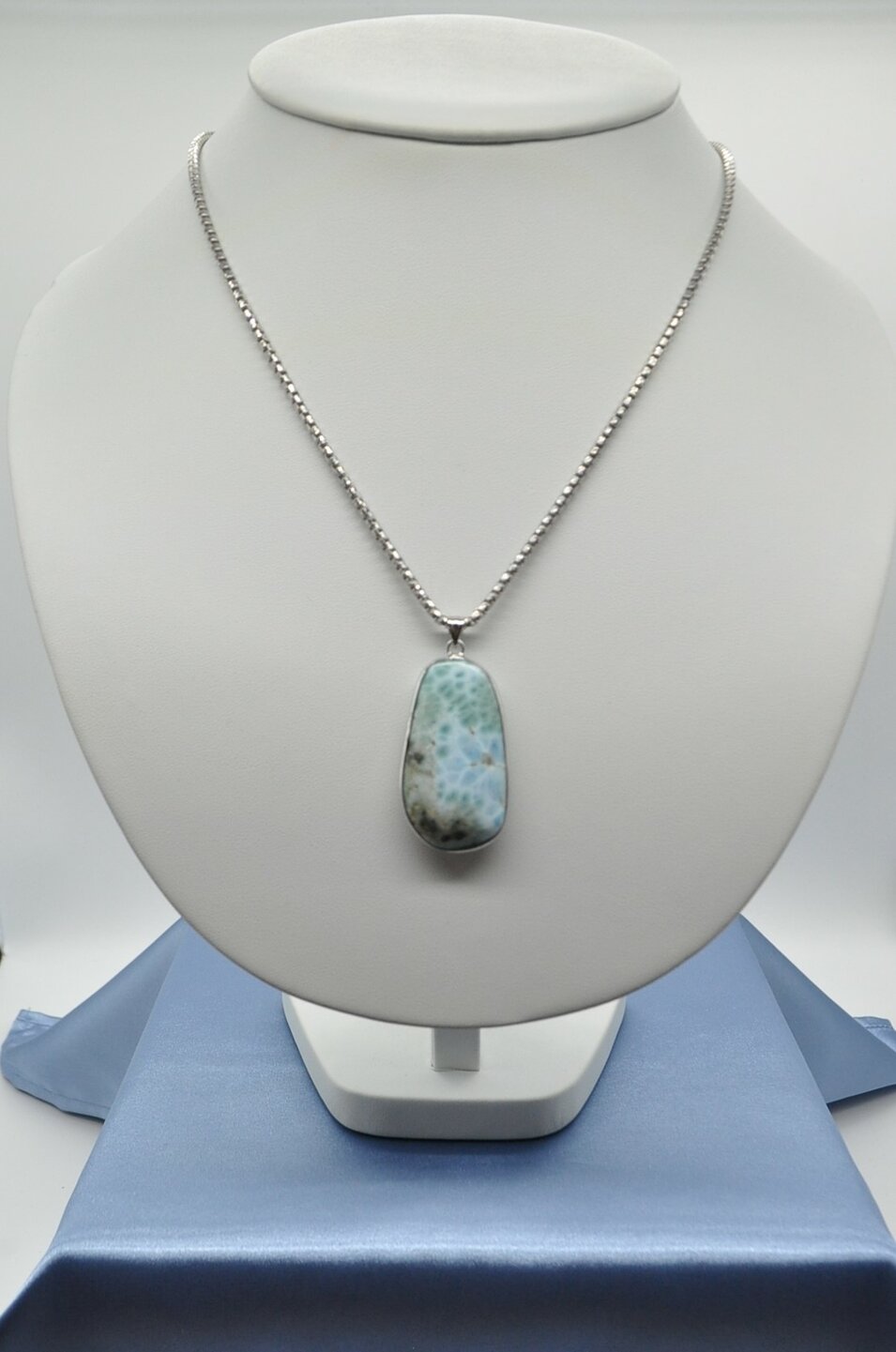 LARIMAR - V STRIEBRE