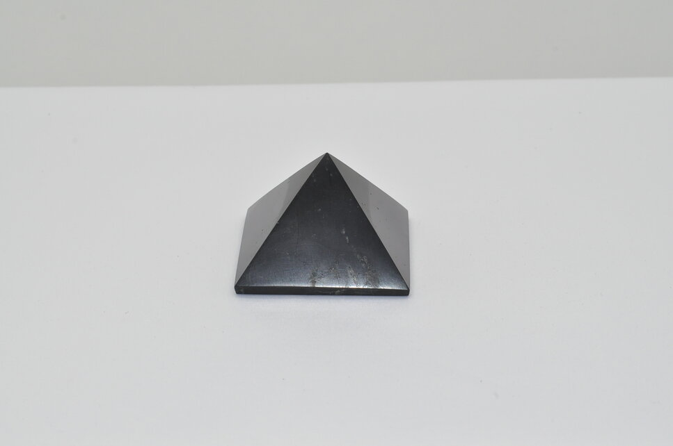 PYRAMÍDA ŠUNGITOVÁ