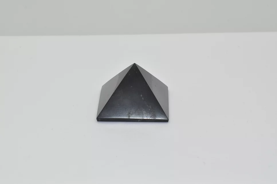 PYRAMÍDA ŠUNGITOVÁ