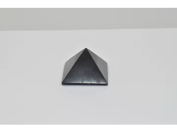 PYRAMÍDA ŠUNGITOVÁ