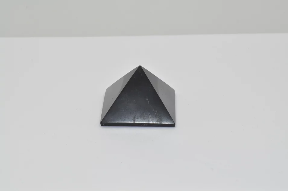 PYRAMÍDA ŠUNGITOVÁ